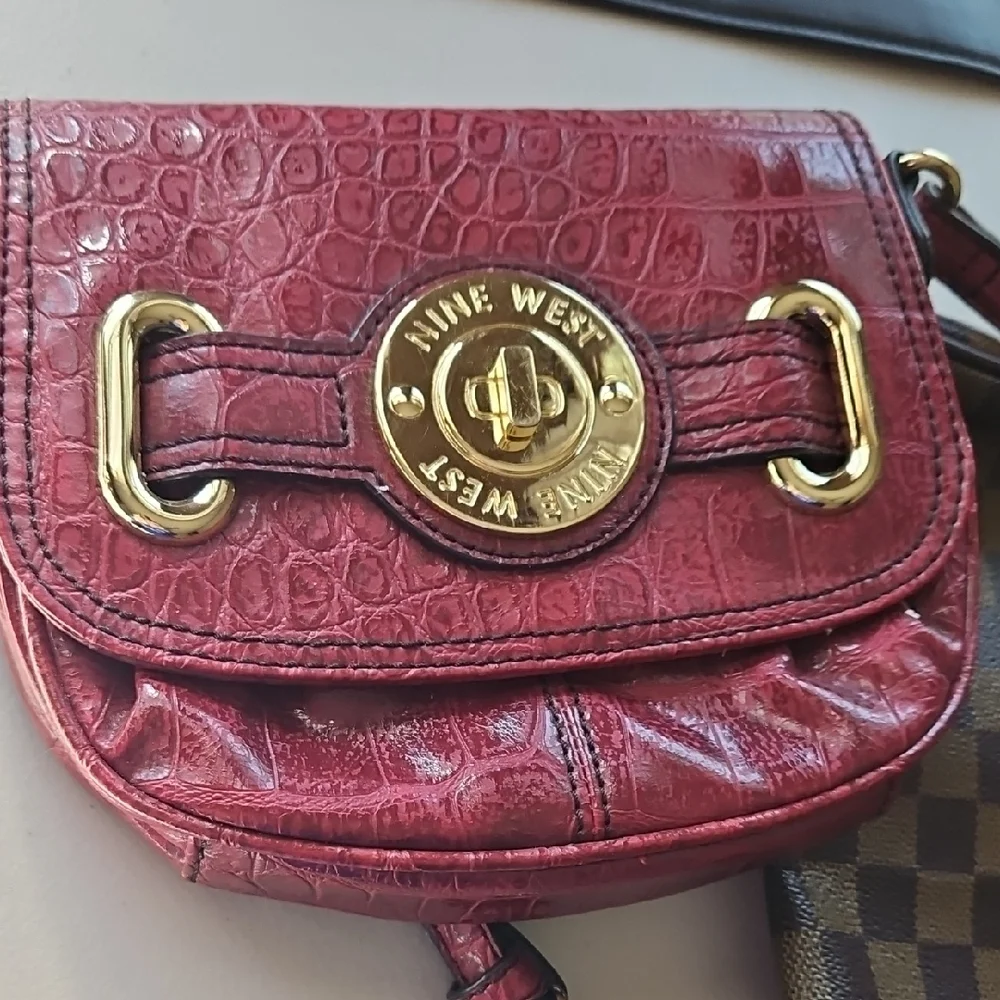 Nine West Bag Crocidile Embossed Red With GOLD Crossbody - Picture 1 of 12